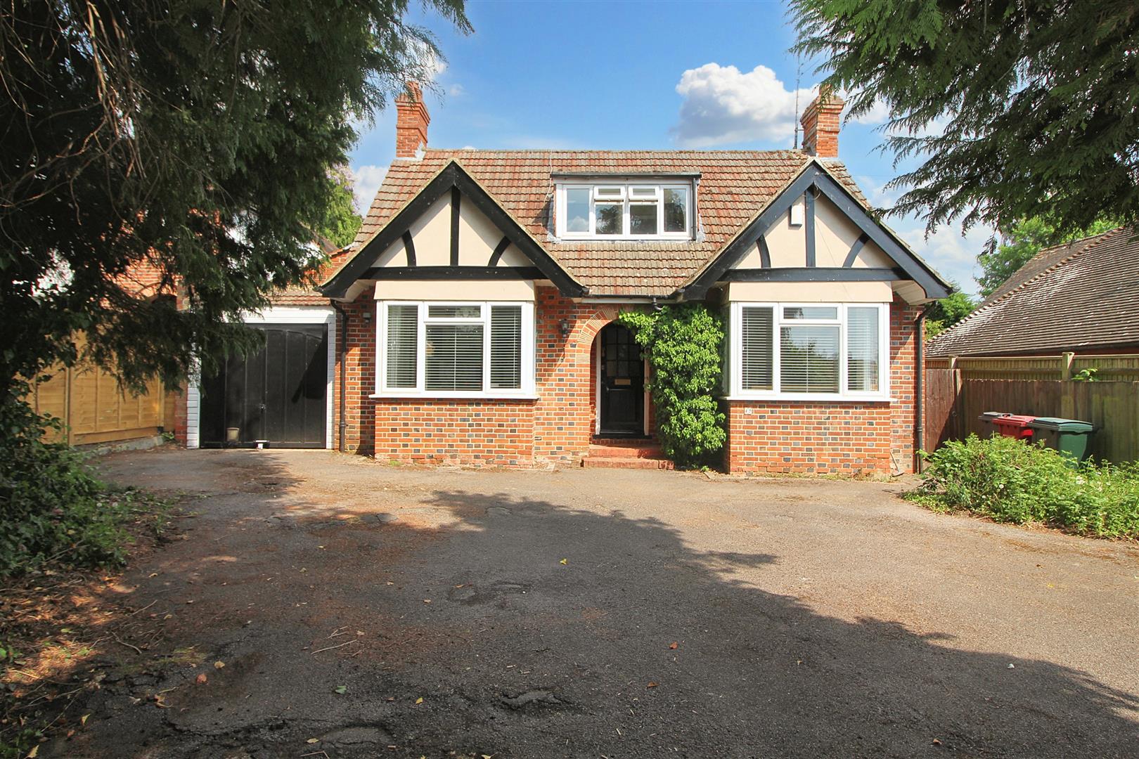 4 bed property in Circuit Lane, Reading